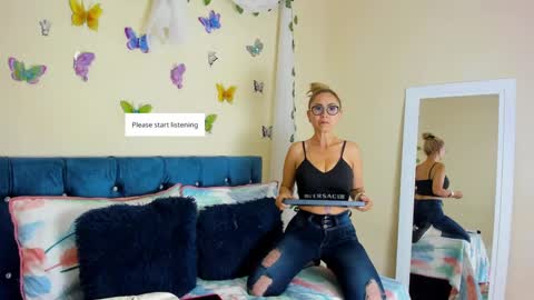 Snapshot of ema_garciaa chatting on 09/19/25, 09:48 ema garcia  online show from 09/19/25, 09:48