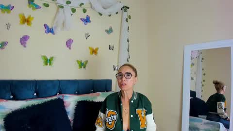 Snapshot of ema_garciaa chatting on 09/20/25, 07:37 ema garcia  online show from 09/20/25, 07:37