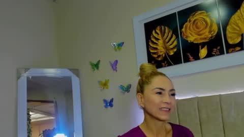 Snapshot of ema_garciaa chatting on 09/22/25, 01:35 ema garcia  online show from 09/22/25, 01:35