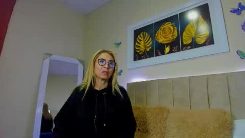 Snapshot of ema_garciaa chatting on 09/26/25, 11:03 ema garcia  online show from 09/26/25, 11:03