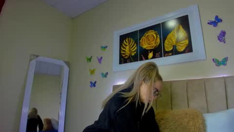 Snapshot of ema_garciaa chatting on 10/02/25, 12:34 ema garcia  online show from 10/02/25, 12:34