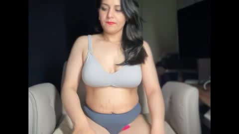 Snapshot of ema_lov3 chatting on 09/12/25, 01:28 Ema Love online show from 09/12/25, 01:28