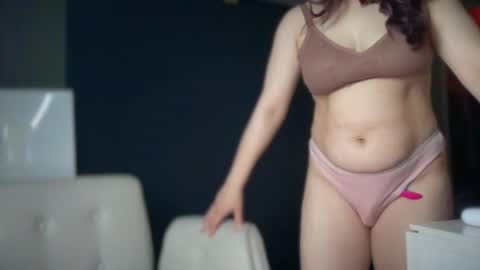 Snapshot of ema_lov3 chatting on 07/18/26, 02:05 Ema Love online show from 07/18/26, 02:05
