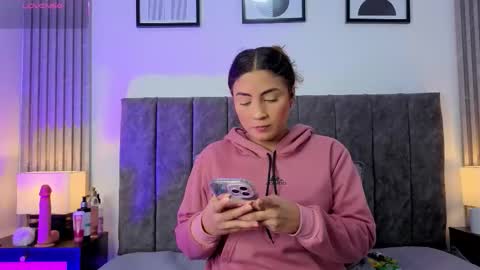 Ema online show from 11/11/25, 10:10