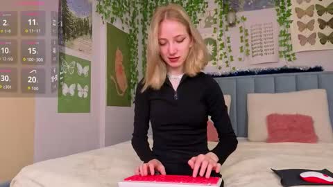 Snapshot of emacalim_ chatting on 12/22/25, 12:46 Emma online show from 12/22/25, 12:46