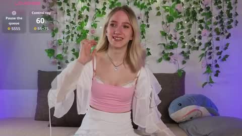 Snapshot of emacalim_ chatting on 03/28/26, 09:36 Emma online show from 03/28/26, 09:36