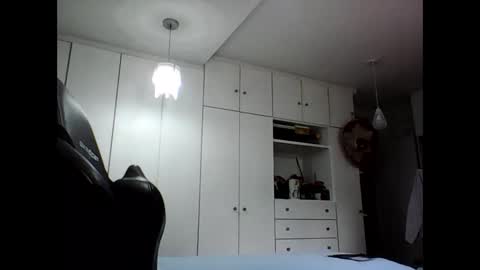 embarrassed_str8_3incher online show from 05/08/26, 06:35