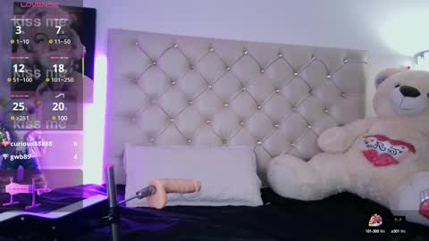 Snapshot of embereyes_999 chatting on 02/28/25, 01:37 Embereyes 999 online show from 02/28/25, 01:37