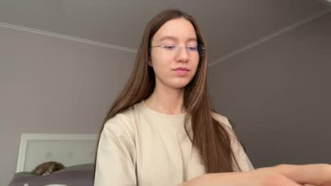 Snapshot of emberfamn chatting on 05/08/26, 01:27 Alina online show from 05/08/26, 01:27