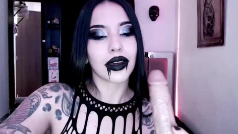 Snapshot of emearld_black chatting on 12/04/24, 05:38 Emerald Black online show from 12/04/24, 05:38