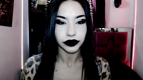 Snapshot of emearld_black chatting on 01/16/25, 12:53 Emerald Black online show from 01/16/25, 12:53