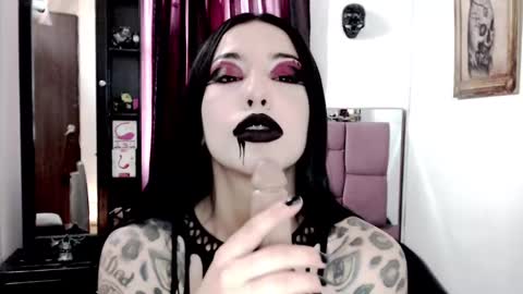 Snapshot of emearld_black chatting on 03/03/25, 12:16 Emerald Black online show from 03/03/25, 12:16