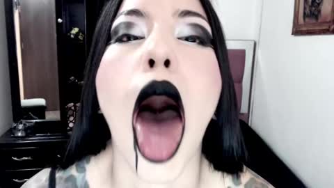 Snapshot of emearld_black chatting on 09/11/25, 07:08 Emerald Black online show from 09/11/25, 07:08