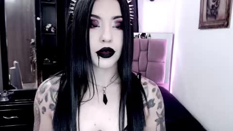 Snapshot of emearld_black chatting on 09/18/25, 06:59 Emerald Black online show from 09/18/25, 06:59