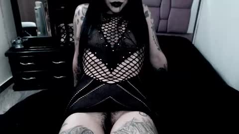 Snapshot of emearld_black chatting on 09/21/25, 06:04 Emerald Black online show from 09/21/25, 06:04