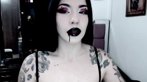 Snapshot of emearld_black chatting on 09/22/25, 04:47 Emerald Black online show from 09/22/25, 04:47