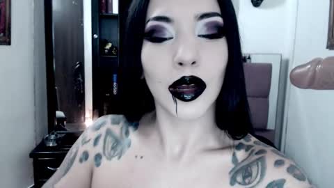 Snapshot of emearld_black chatting on 10/09/25, 05:49 Emerald Black online show from 10/09/25, 05:49