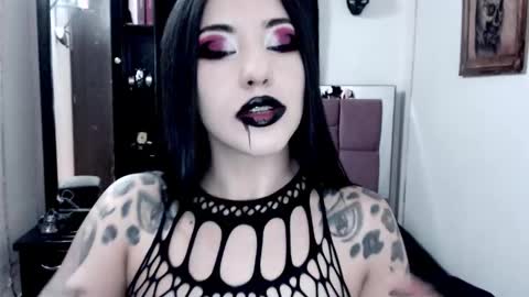 Snapshot of emearld_black chatting on 10/17/25, 07:11 Emerald Black online show from 10/17/25, 07:11