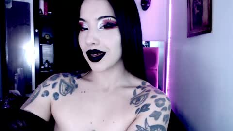 Snapshot of emearld_black chatting on 05/01/26, 02:16 Emerald Black online show from 05/01/26, 02:16