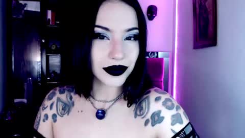 Snapshot of emearld_black chatting on 06/24/26, 04:44 Emerald Black online show from 06/24/26, 04:44