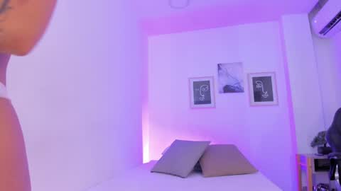 emelie_89 online show from 02/08/25, 11:44