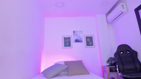 emelie_89 online show from 02/19/25, 12:22