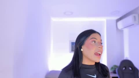 emelie_89 online show from 09/10/25, 11:43