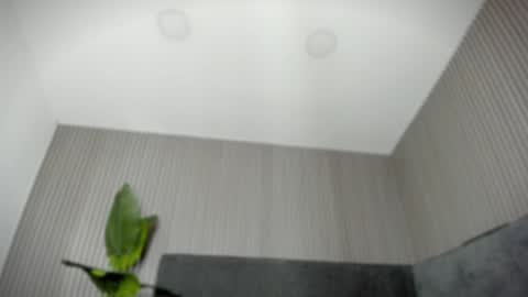 emelie_89 online show from 04/17/26, 11:46