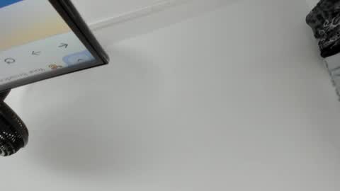 Snapshot of emelie_ch_ chatting on 12/02/24, 09:28 Emily  online show from 12/02/24, 09:28