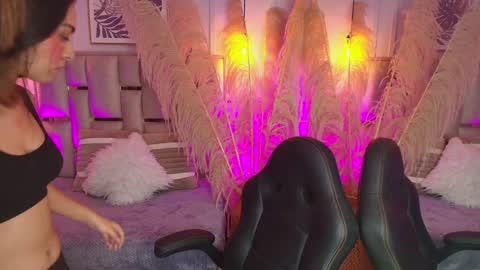 Snapshot of emelie_ch_ chatting on 01/16/25, 01:16 Emily  online show from 01/16/25, 01:16