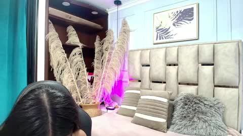 Snapshot of emelie_ch_ chatting on 01/19/25, 05:37 Emily  online show from 01/19/25, 05:37