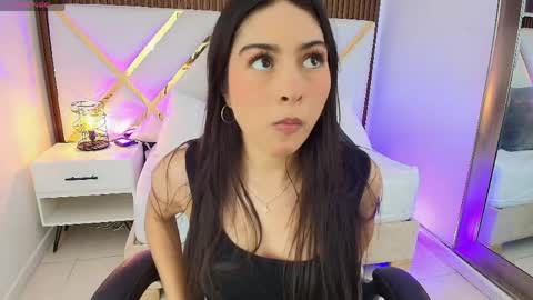 Snapshot of emelie_ch_ chatting on 04/09/26, 07:25 Emily online show from 04/09/26, 07:25