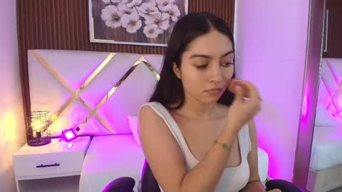 Snapshot of emelie_ch_ chatting on 05/15/26, 06:31 Emily online show from 05/15/26, 06:31