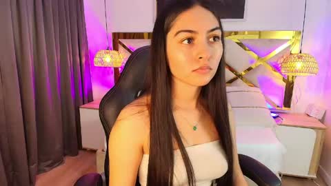 Snapshot of emelie_ch_ chatting on 05/21/26, 07:48 Emily online show from 05/21/26, 07:48