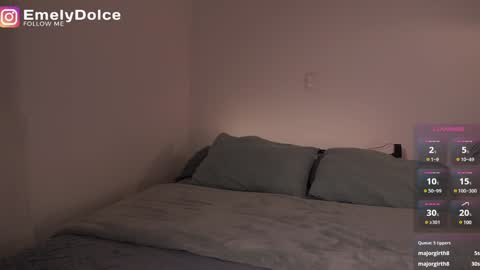 Snapshot of emely_dolce chatting on 01/25/25, 02:04 ana online show from 01/25/25, 02:04