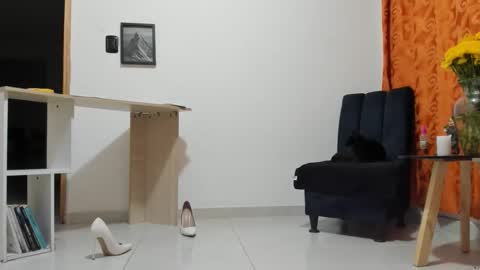 Emely   online show from 11/28/25, 11:40