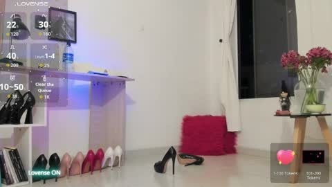 Snapshot of emely_garcia chatting on 05/06/26, 02:08 Emely online show from 05/06/26, 02:08