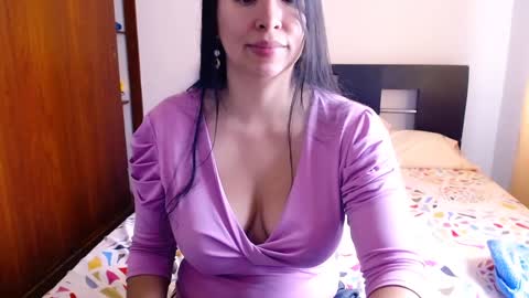 Snapshot of emely_sexx chatting on 12/06/24, 04:06 emely_sexx online show from 12/06/24, 04:06