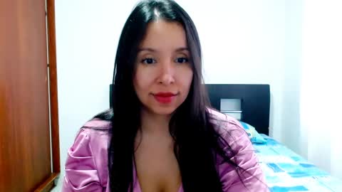 Snapshot of emely_sexx chatting on 01/12/25, 10:33 emely_sexx online show from 01/12/25, 10:33