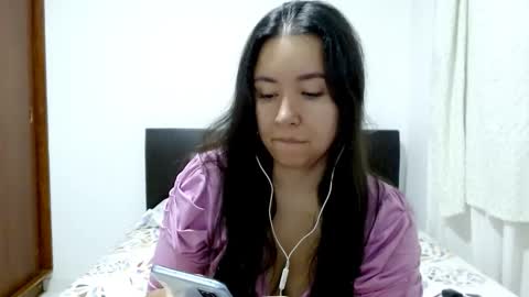 Snapshot of emely_sexx chatting on 09/28/25, 10:09 emely_sexx online show from 09/28/25, 10:09