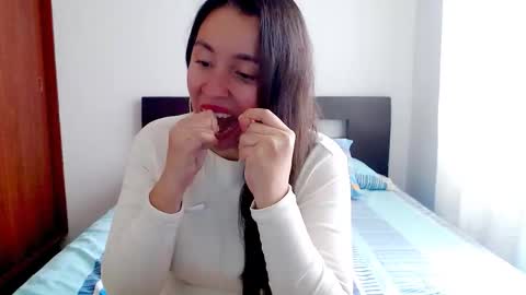 Snapshot of emely_sexx chatting on 10/16/25, 06:31 emely_sexx online show from 10/16/25, 06:31