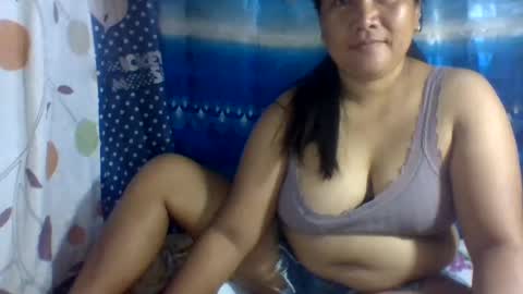 emelybloom123 online show from 02/06/25, 11:48