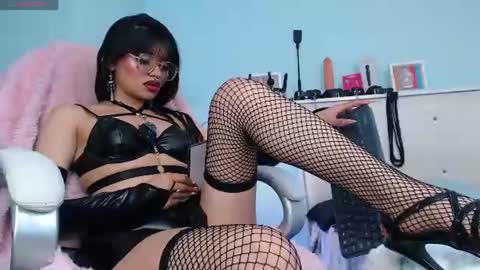 Snapshot of emerald_gh chatting on 06/11/26, 02:53 Danna online show from 06/11/26, 02:53
