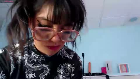 Snapshot of emerald_gh chatting on 07/20/26, 03:43 Danna online show from 07/20/26, 03:43