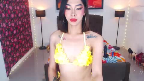 Snapshot of emerladmore chatting on 06/26/26, 11:14 emerladmore online show from 06/26/26, 11:14