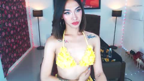 Snapshot of emerladmore chatting on 07/10/26, 11:35 emerladmore online show from 07/10/26, 11:35