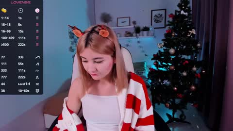 Snapshot of emi_joy chatting on 01/05/25, 09:14 Emily follow me online show from 01/05/25, 09:14