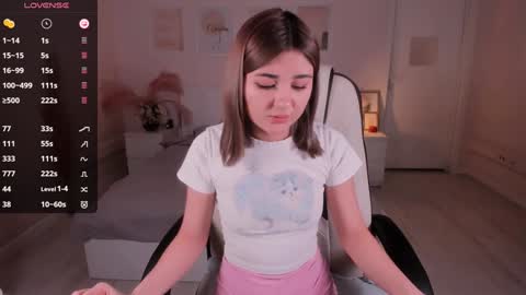 Snapshot of emi_joy chatting on 01/14/25, 07:27 Emily follow me online show from 01/14/25, 07:27