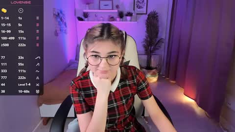 Snapshot of emi_joy chatting on 01/19/25, 05:49 Emily follow me online show from 01/19/25, 05:49