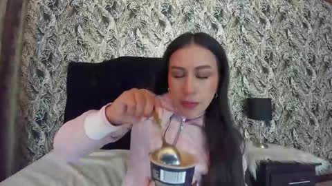 Emilia Gomez online show from 11/11/25, 12:38